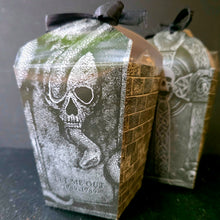 Lade das Bild in den Galerie-Viewer, Monster Crunch Xmas - Karamellisierte Haselnuss vegan