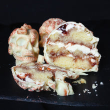 Lade das Bild in den Galerie-Viewer, Schokoladenschädel Red Velvet