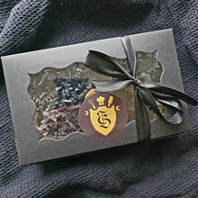 Lade das Bild in den Galerie-Viewer, Special Edition: Hirschkieferknochen Schokolade
